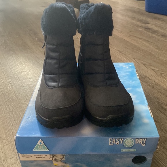 NIB Easy dry by easy street frosty navy blue waterproof winter booties boots 10W - Picture 3 of 3